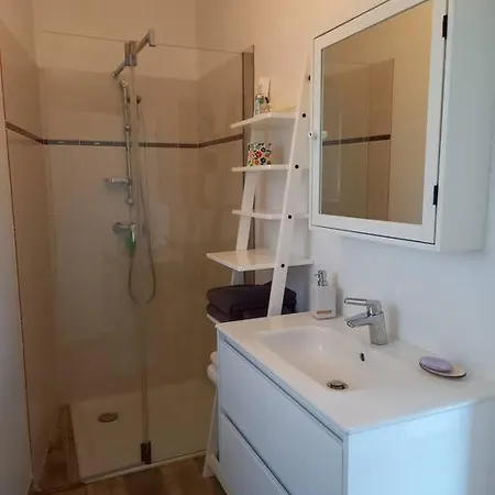 Grand Lieu Maisonnette Climatisee Au Calme Avec Jardin