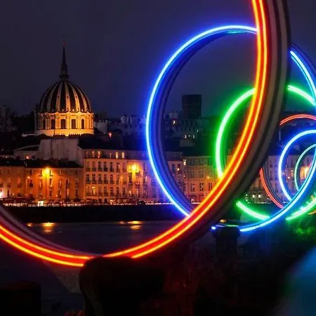 Grand Lieu : Maisonnette Au Calme Avec Jardin Casa de Férias