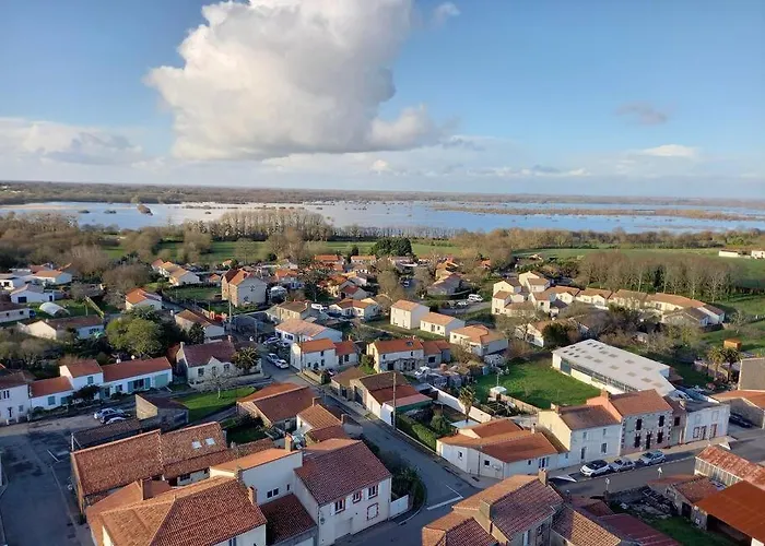 Grand Lieu : Maisonnette Au Calme Avec Jardin Hébergement de vacances *