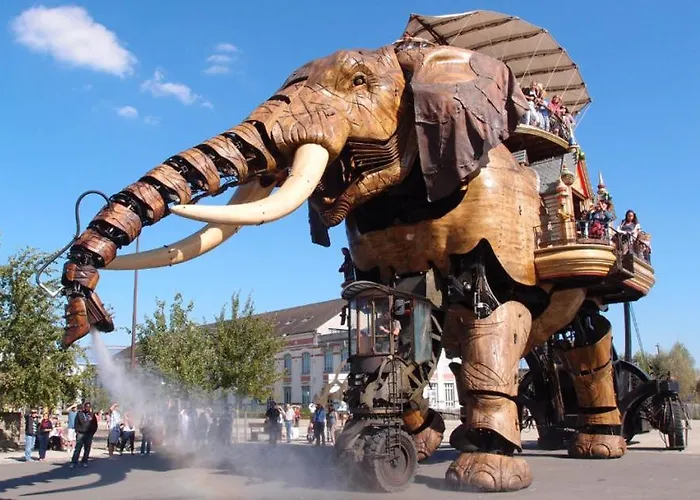 Grand Lieu : Maisonnette Au Calme Avec Jardin *
